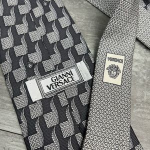 Gianni Versace Grey, Silver & White Medusa Head Pattern Tie